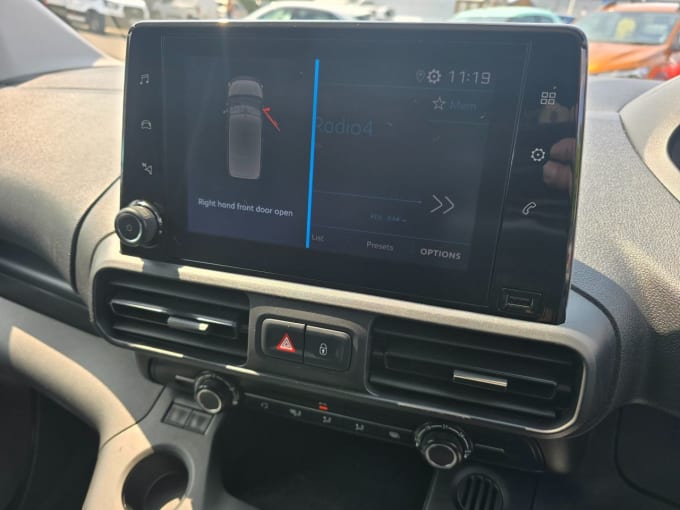 2025 Peugeot Partner