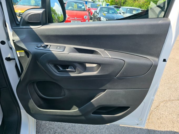 2025 Peugeot Partner
