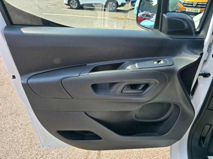 2025 Peugeot Partner