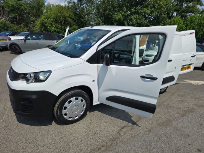 2025 Peugeot Partner