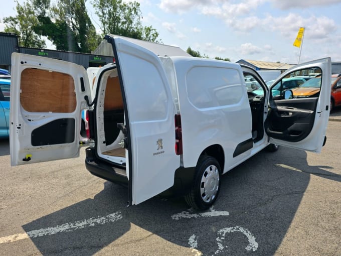 2025 Peugeot Partner