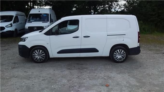 2025 Peugeot Partner