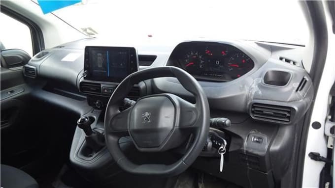 2025 Peugeot Partner