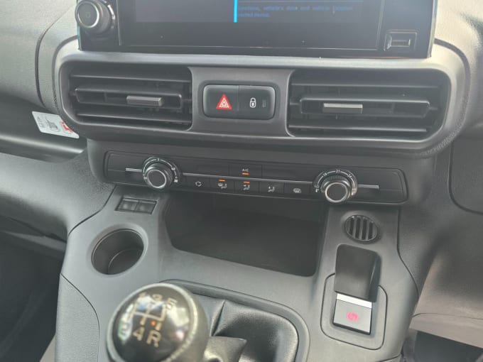 2025 Peugeot Partner