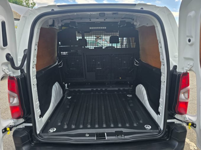 2025 Peugeot Partner