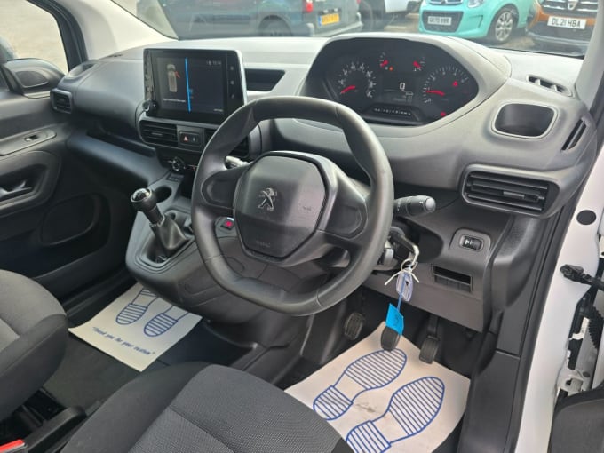 2025 Peugeot Partner