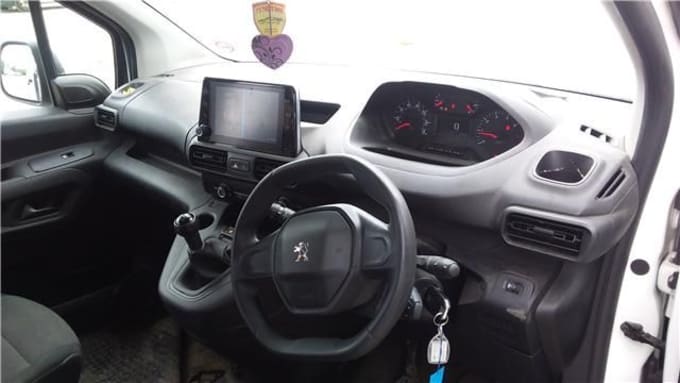 2025 Peugeot Partner