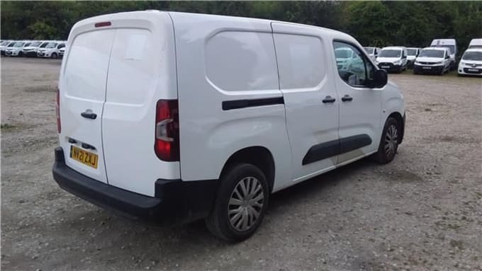 2025 Peugeot Partner