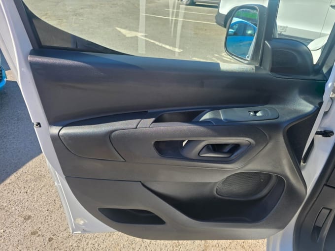 2025 Peugeot Partner