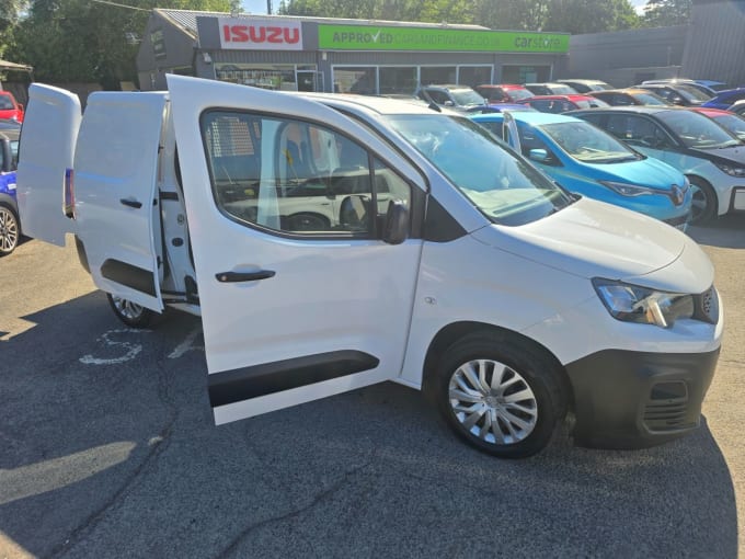 2025 Peugeot Partner