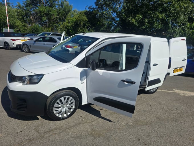 2025 Peugeot Partner