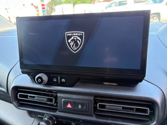 2025 Peugeot Partner