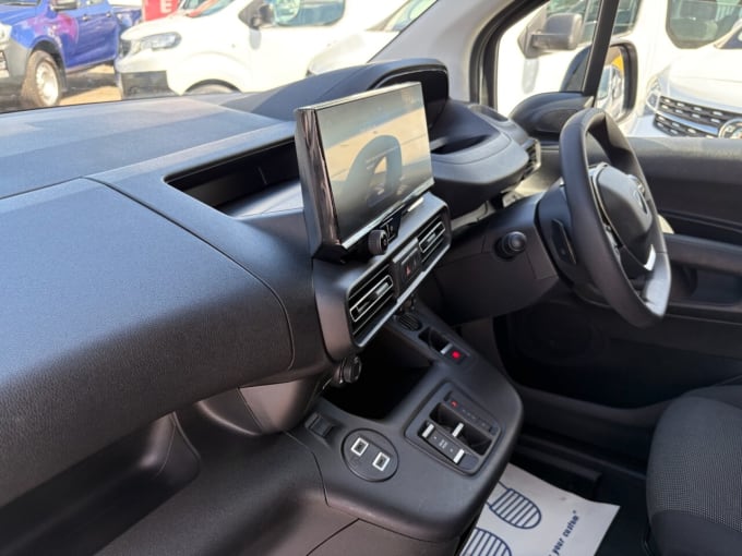 2025 Peugeot Partner