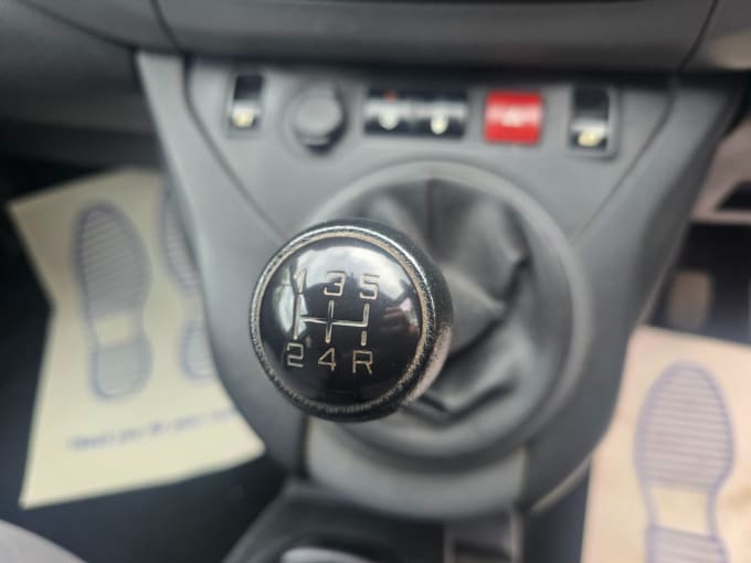 2025 Peugeot Partner