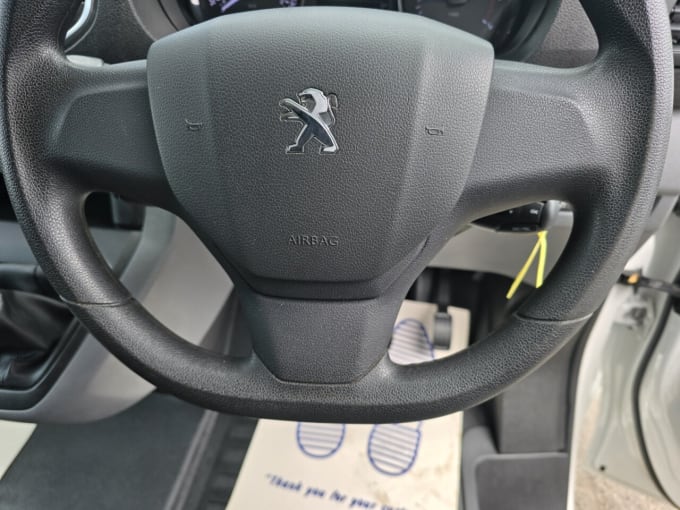 2025 Peugeot Expert