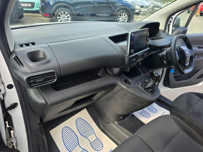 2025 Peugeot Partner