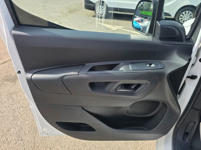 2025 Peugeot Partner