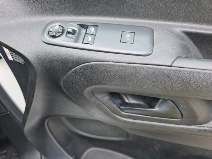2025 Peugeot Partner
