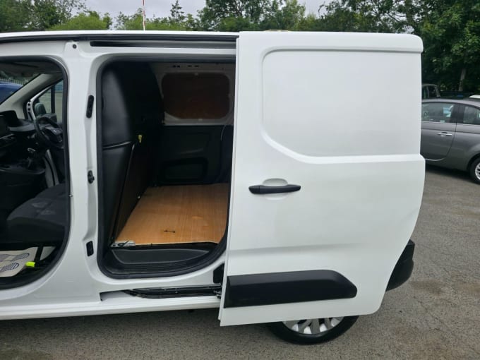 2025 Peugeot Partner