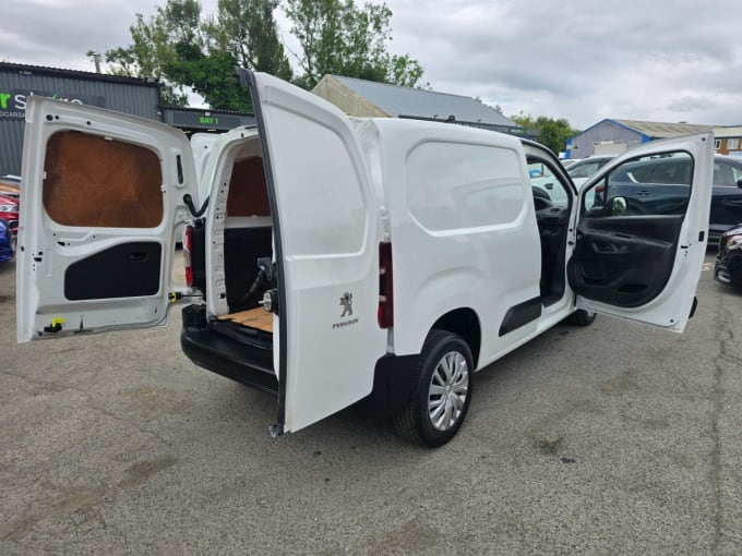 2025 Peugeot Partner