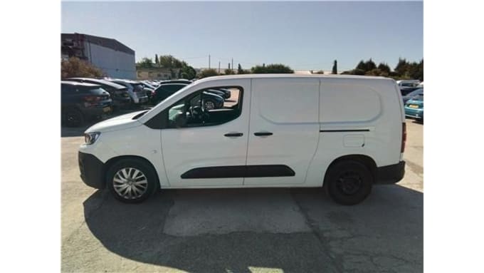 2025 Peugeot Partner