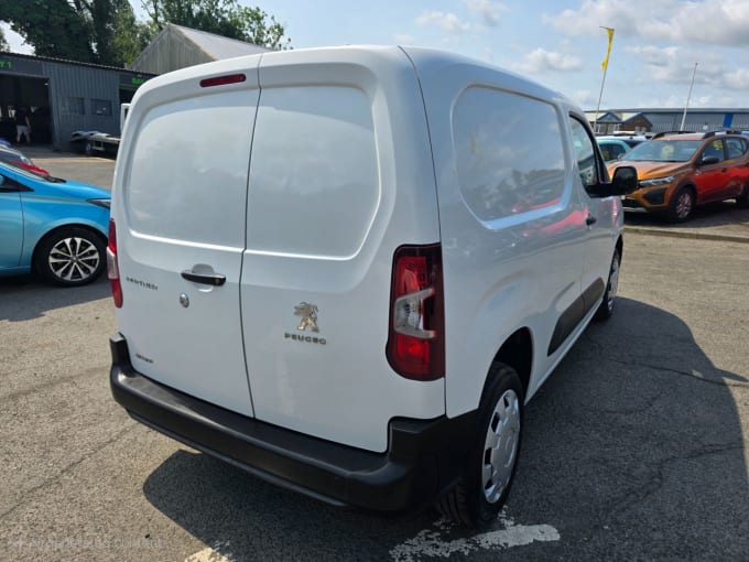 2025 Peugeot Partner