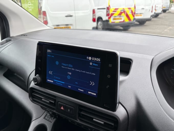 2025 Peugeot Partner