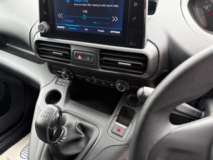 2025 Peugeot Partner