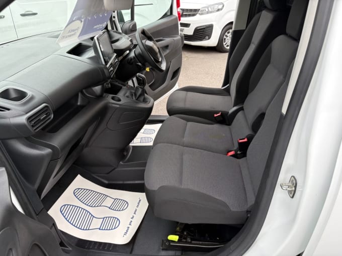 2025 Peugeot Partner