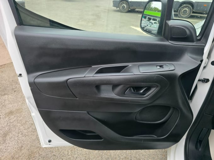 2025 Peugeot Partner