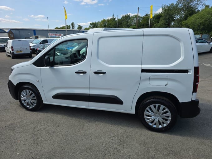 2025 Peugeot Partner