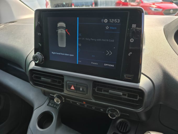 2025 Peugeot Partner