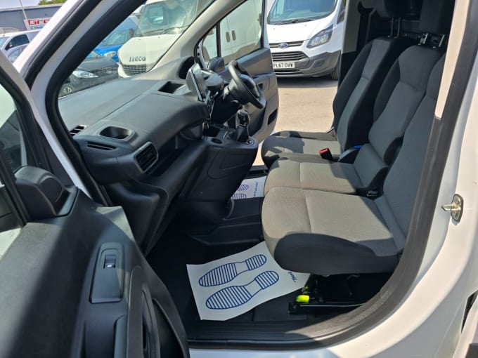 2025 Peugeot Partner