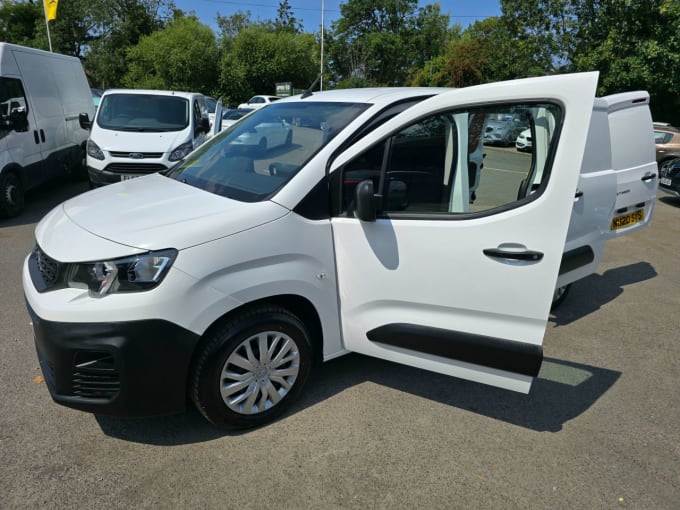 2025 Peugeot Partner