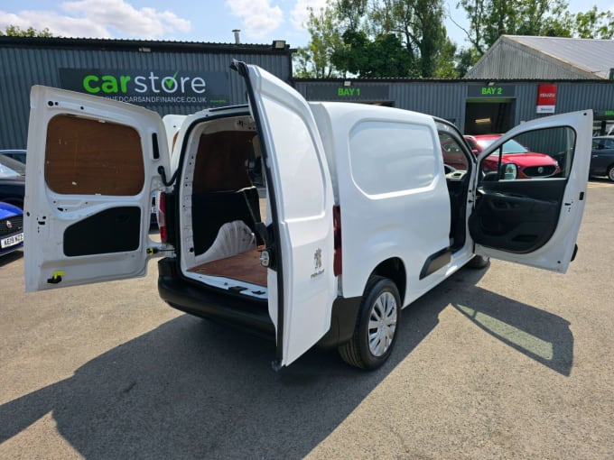 2025 Peugeot Partner