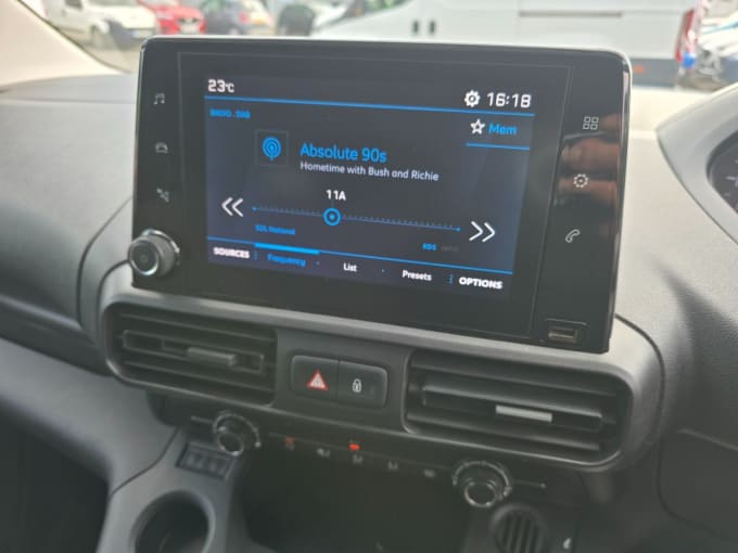 2025 Peugeot Partner