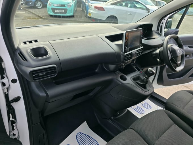 2025 Peugeot Partner