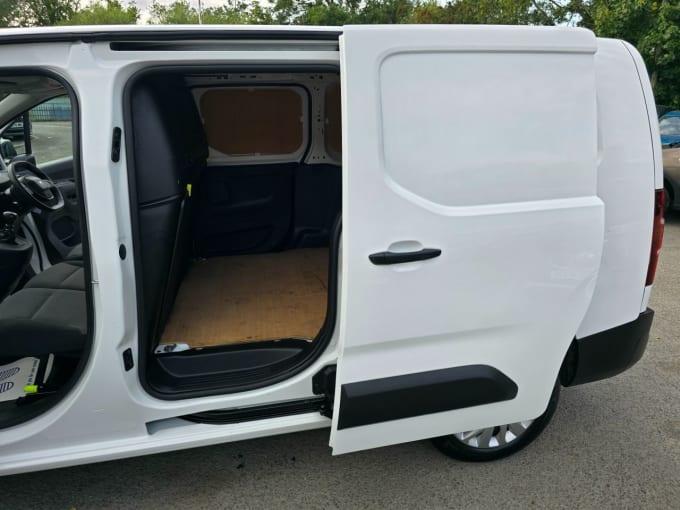 2025 Peugeot Partner