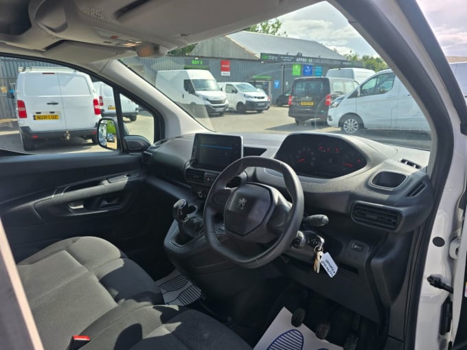 2025 Peugeot Partner