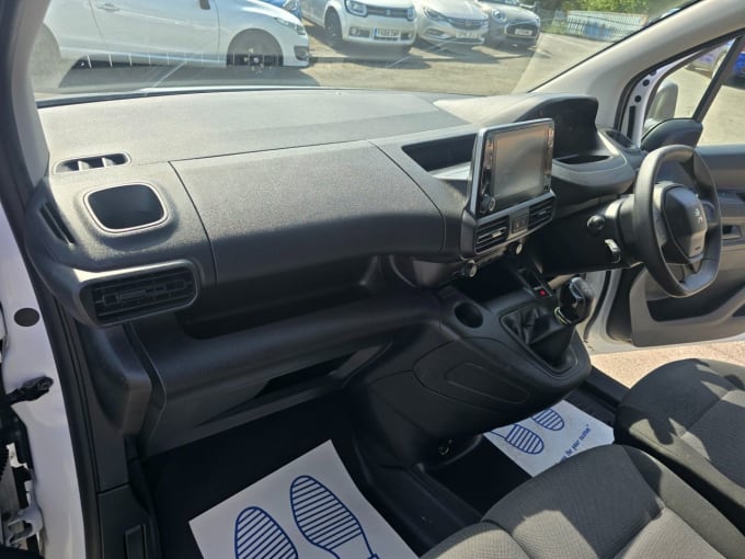 2025 Peugeot Partner