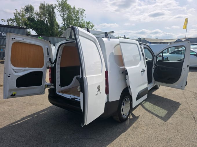 2025 Peugeot Partner