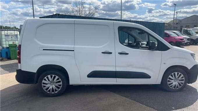 2025 Peugeot Partner