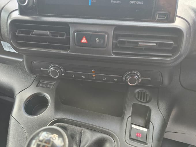 2025 Peugeot Partner