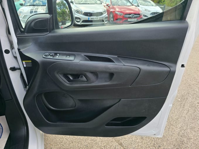 2025 Peugeot Partner