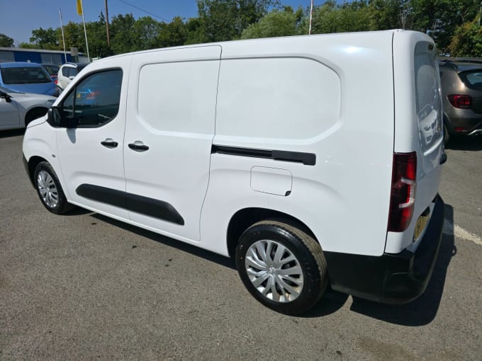 2025 Peugeot Partner