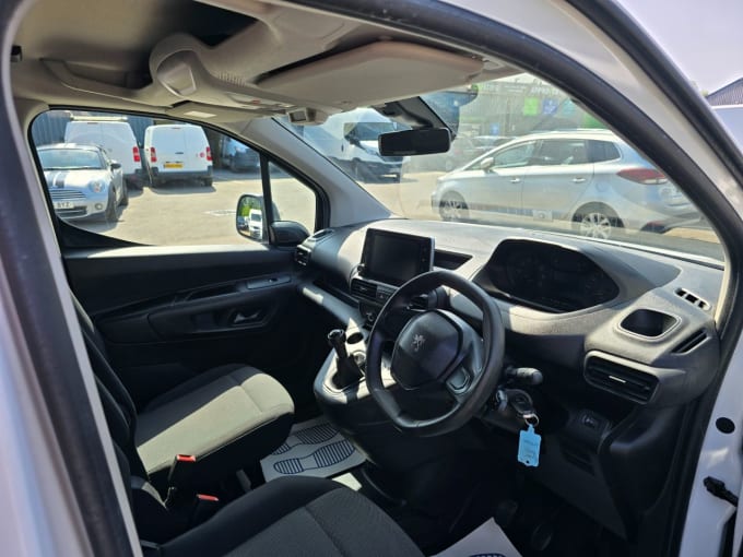 2025 Peugeot Partner