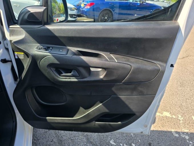 2025 Peugeot Partner
