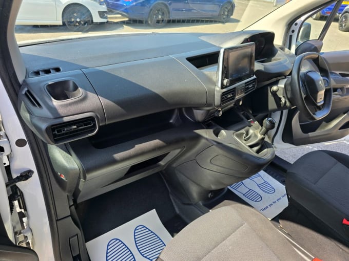 2025 Peugeot Partner
