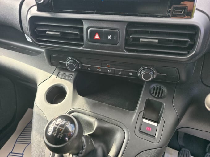 2025 Peugeot Partner