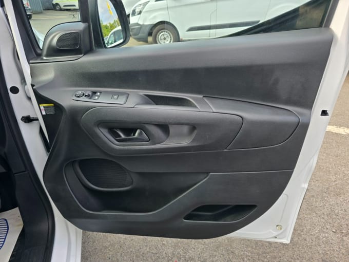 2025 Peugeot Partner